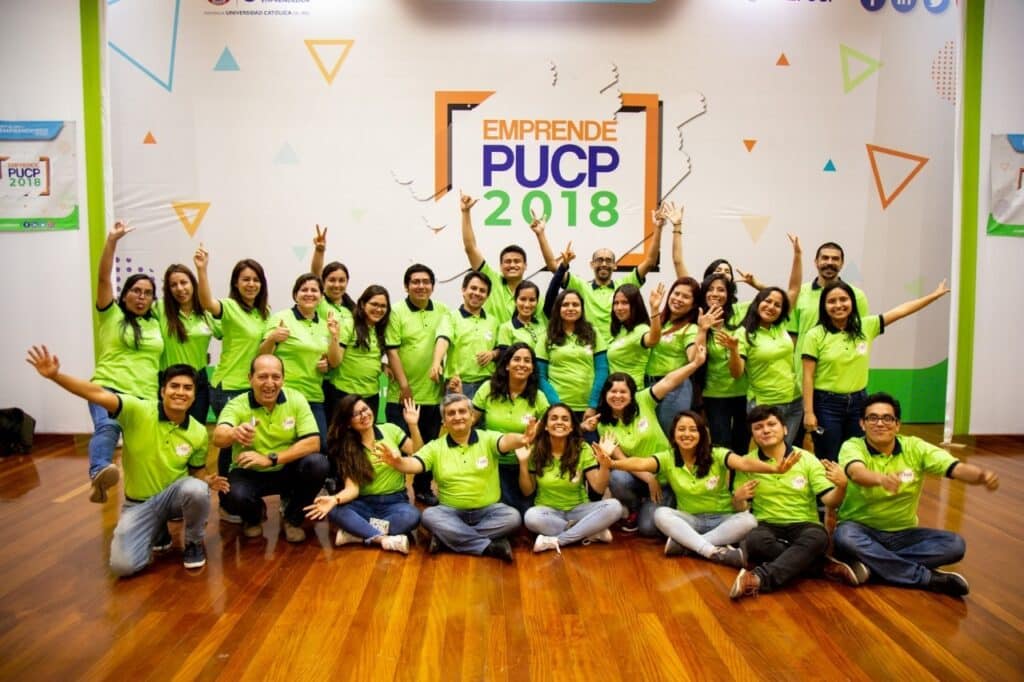 Eventos como Emprende PUCP fomentan esta mentalidad: proyectos con propósito, soluciones para personas, innovación con impacto, y modelos que generan bienestar en toda la cadena.