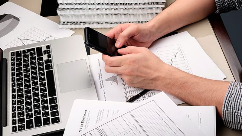 Según la emisión de la factura, al crédito o al contado puedes hacer factoring